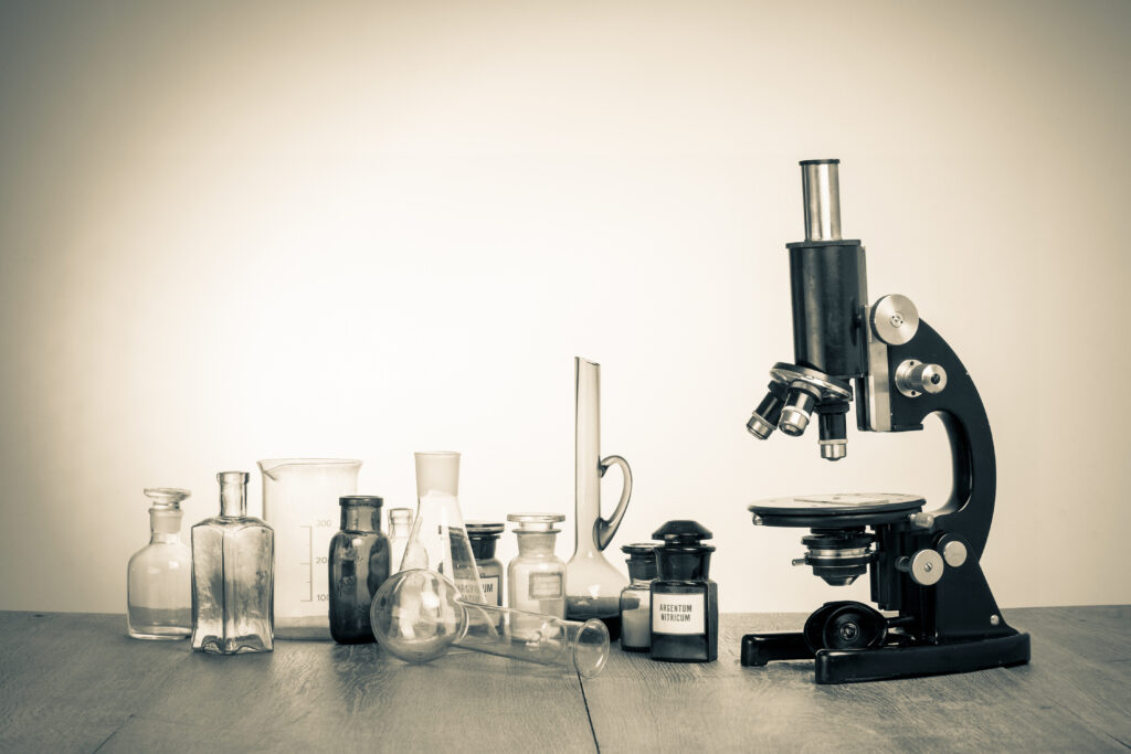 mikroskop w laboratorium