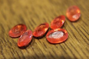 Szafiry kamienie naturalne 4.85ct 6szt.