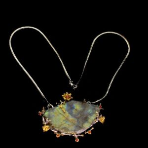 Srebrny naszyjnik labradoryt 179.3ct szafiry