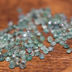 Szmaragdy kamienie naturalne 4.39ct 129 sztuk